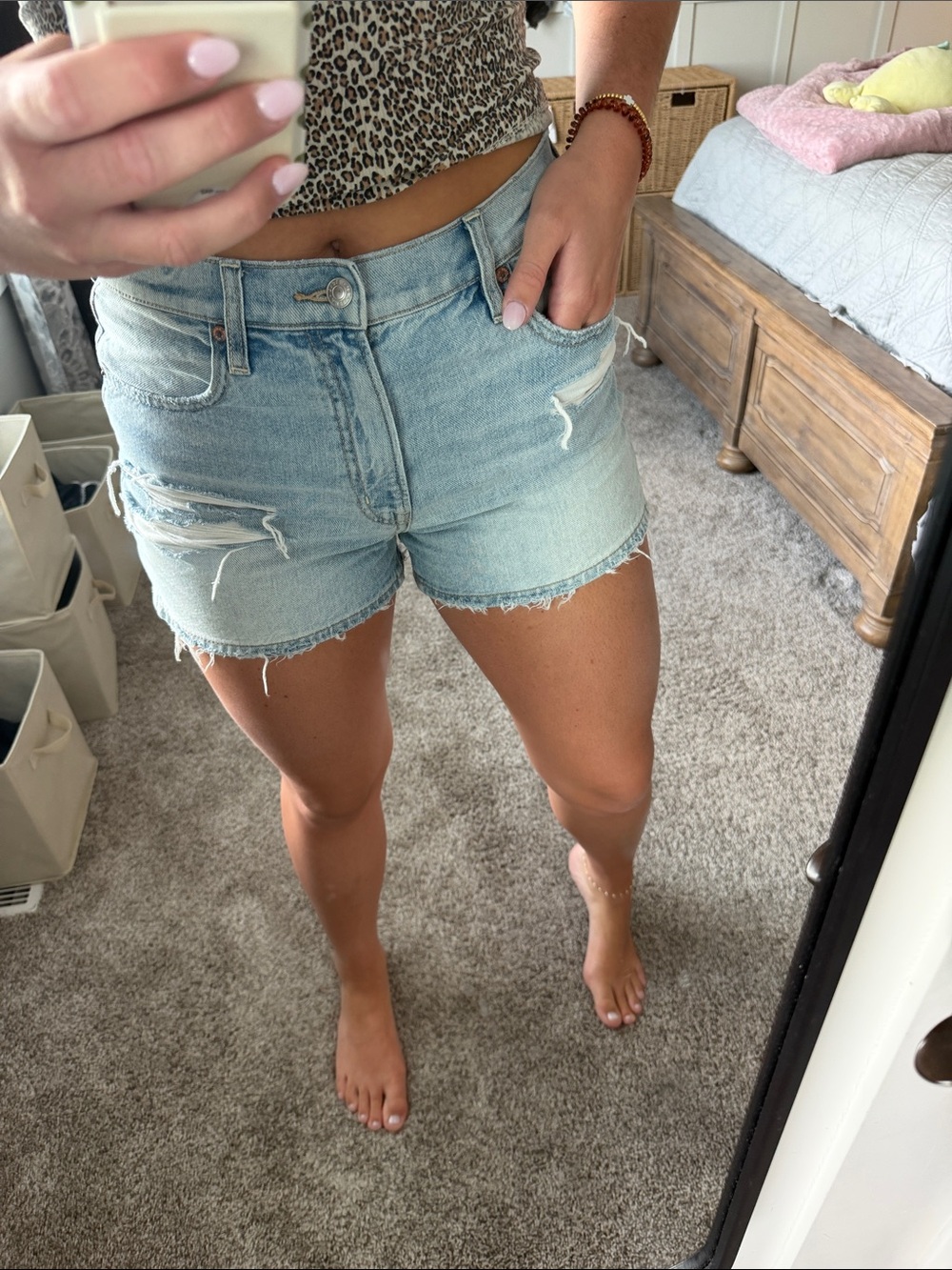 American Eagle Light Wash Denim Shorts! Size 8!